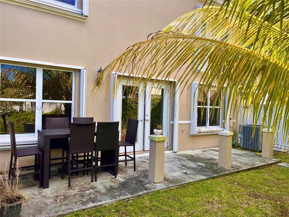 For Rent: $4,200 (3 beds, 2 baths, 1680 Square Feet)