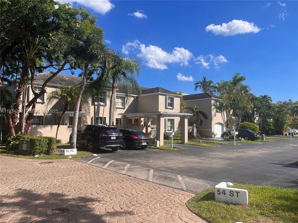 For Rent: $4,200 (3 beds, 2 baths, 1680 Square Feet)