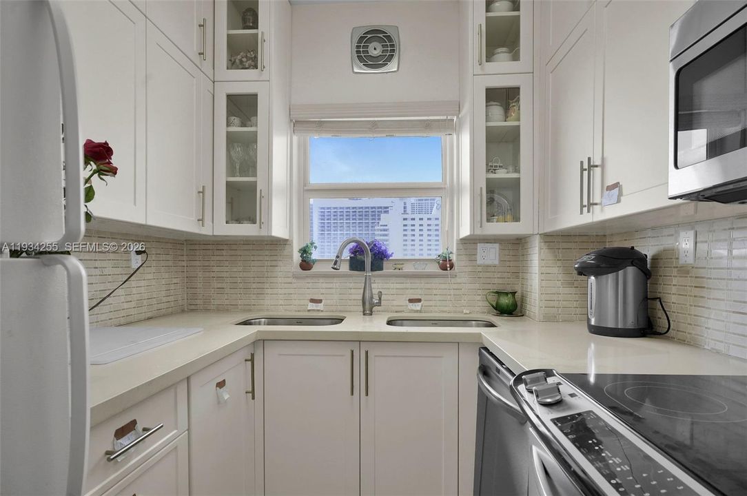 For Rent: $4,200 (2 beds, 2 baths, 1134 Square Feet)