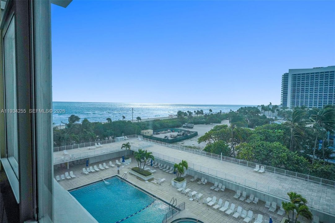 For Rent: $4,200 (2 beds, 2 baths, 1134 Square Feet)