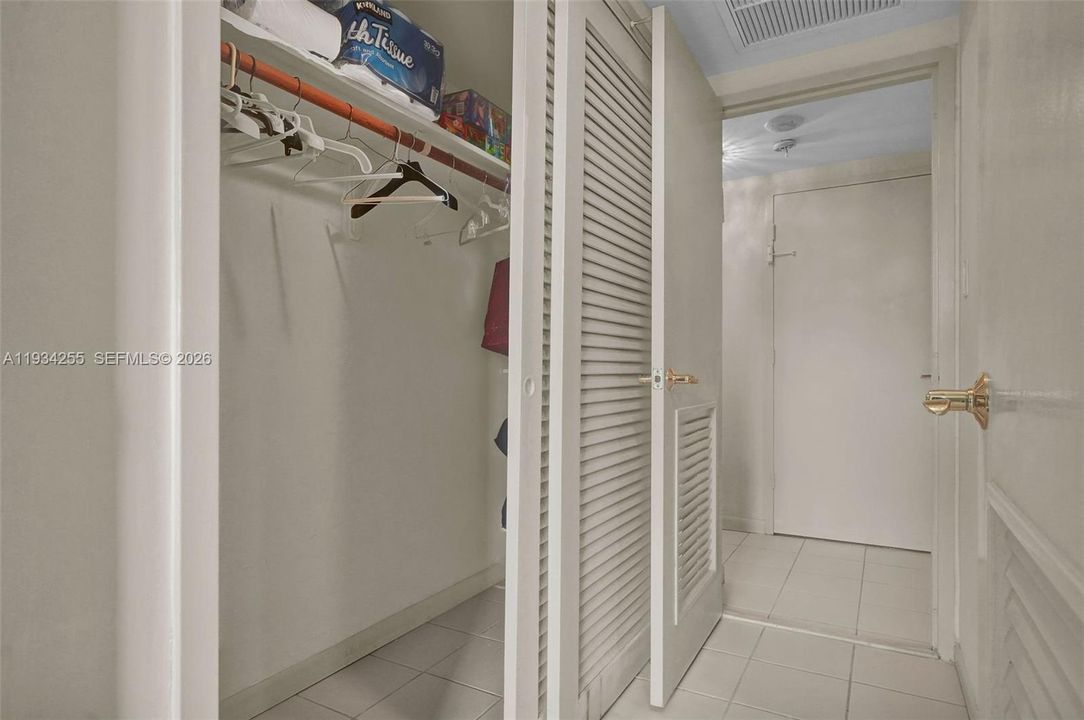 For Rent: $4,200 (2 beds, 2 baths, 1134 Square Feet)