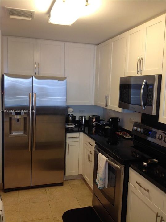 В аренду: $6,200 (3 спален, 3 ванн, 1493 Квадратных фут)