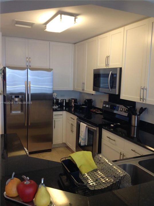 В аренду: $6,200 (3 спален, 3 ванн, 1493 Квадратных фут)