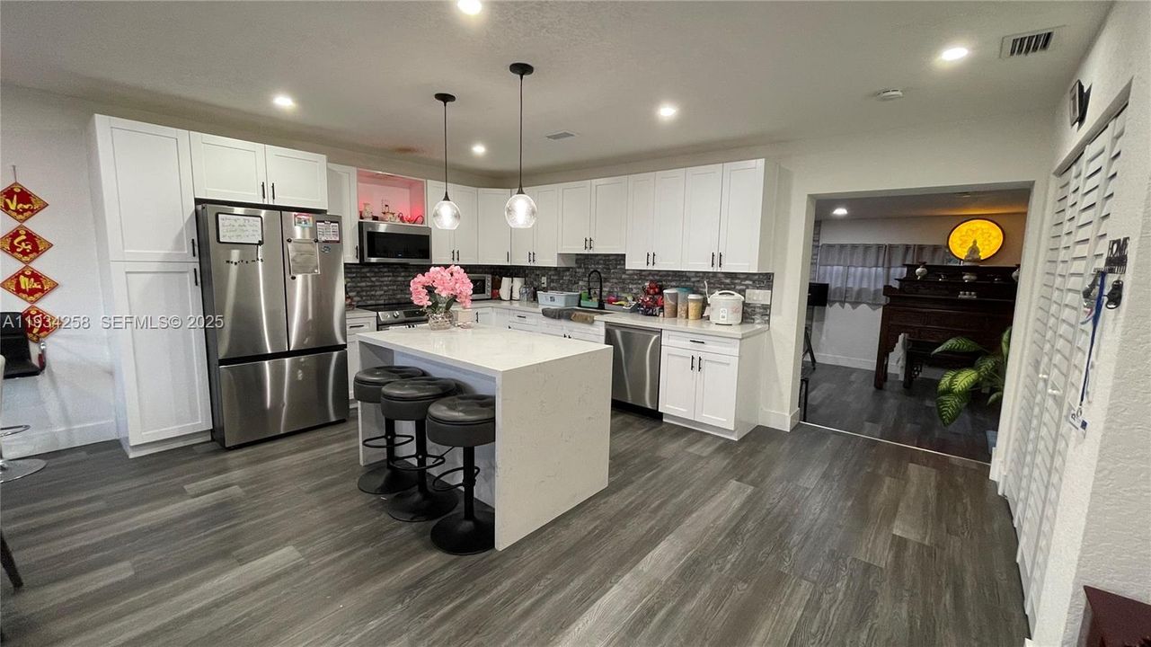 For Sale: $610,000 (3 beds, 2 baths, 1670 Square Feet)