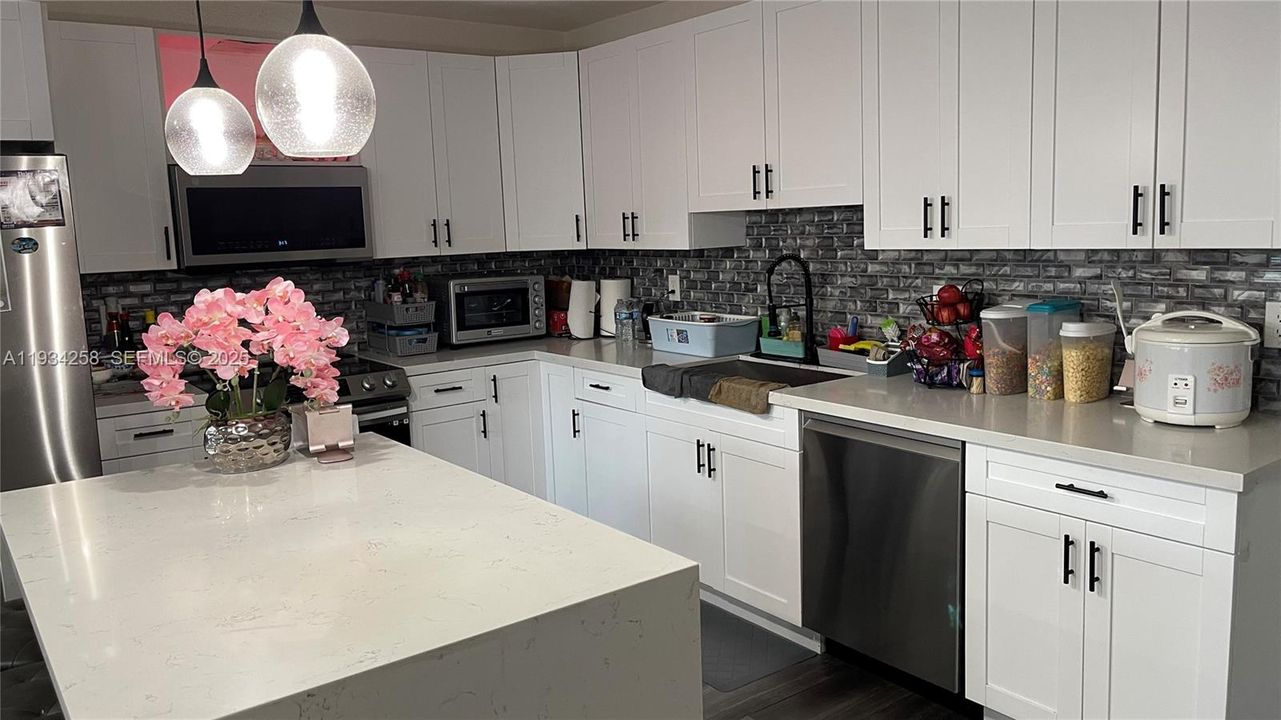 For Sale: $610,000 (3 beds, 2 baths, 1670 Square Feet)