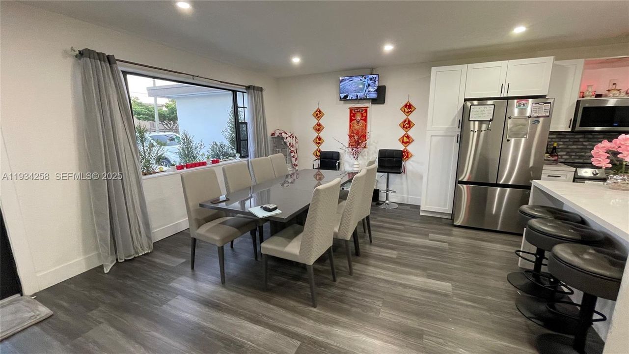 For Sale: $610,000 (3 beds, 2 baths, 1670 Square Feet)