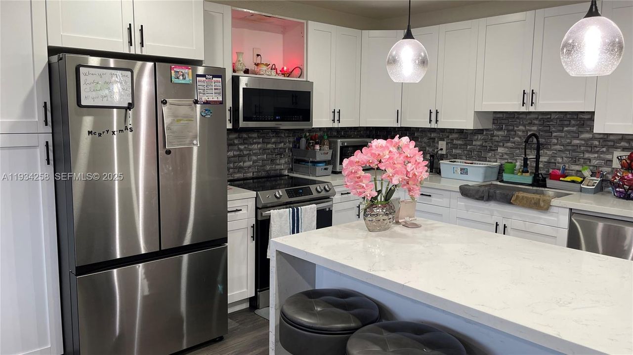 For Sale: $610,000 (3 beds, 2 baths, 1670 Square Feet)