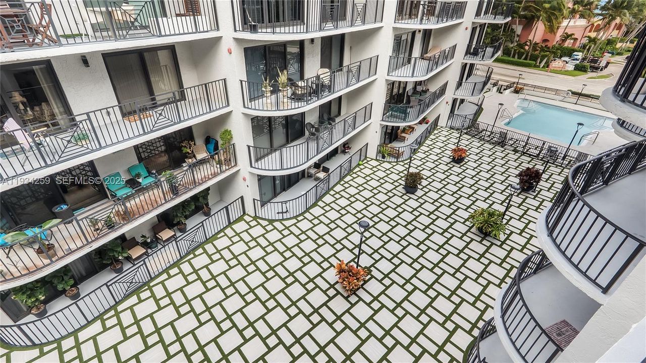 待售: $570,000 (2 贝兹, 2 浴室, 1100 平方英尺)