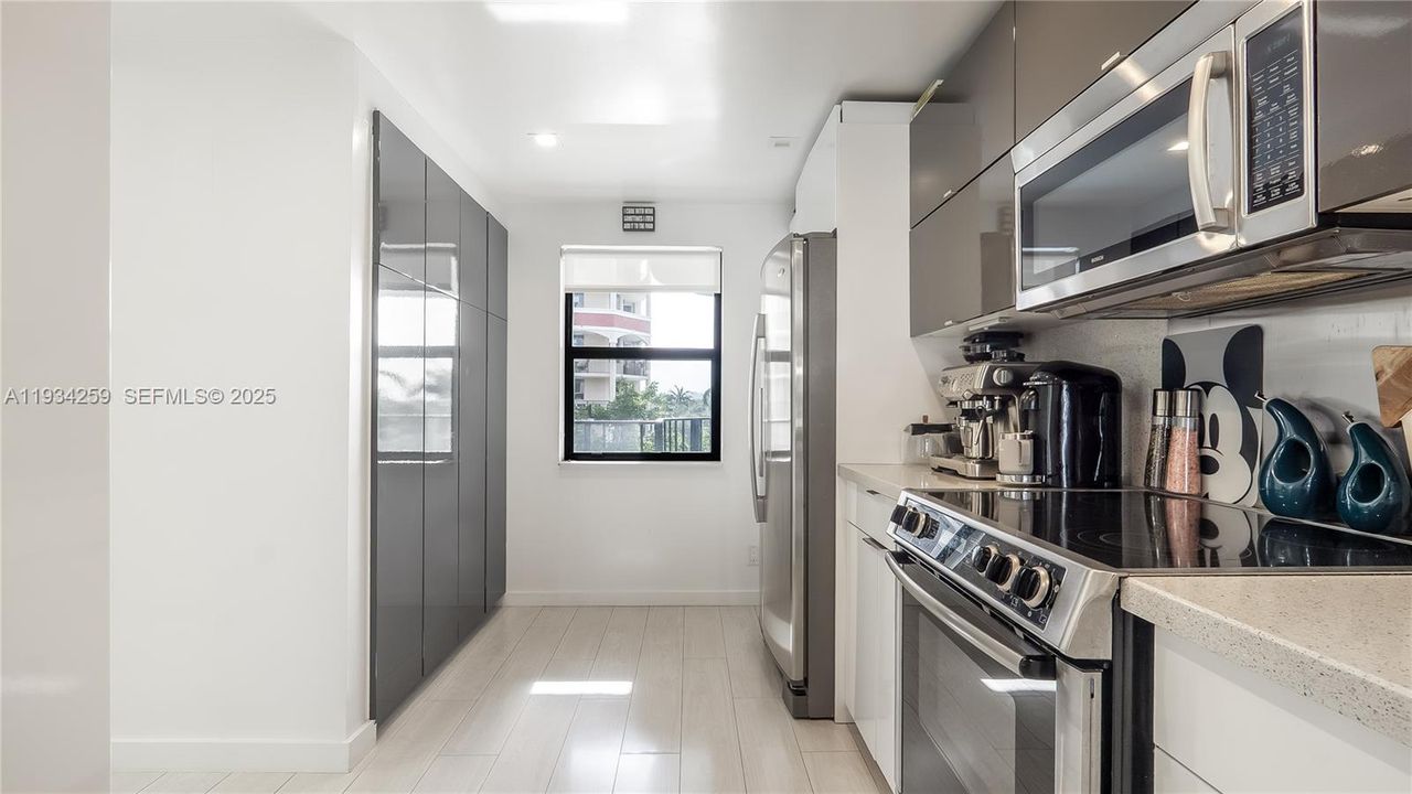 待售: $570,000 (2 贝兹, 2 浴室, 1100 平方英尺)