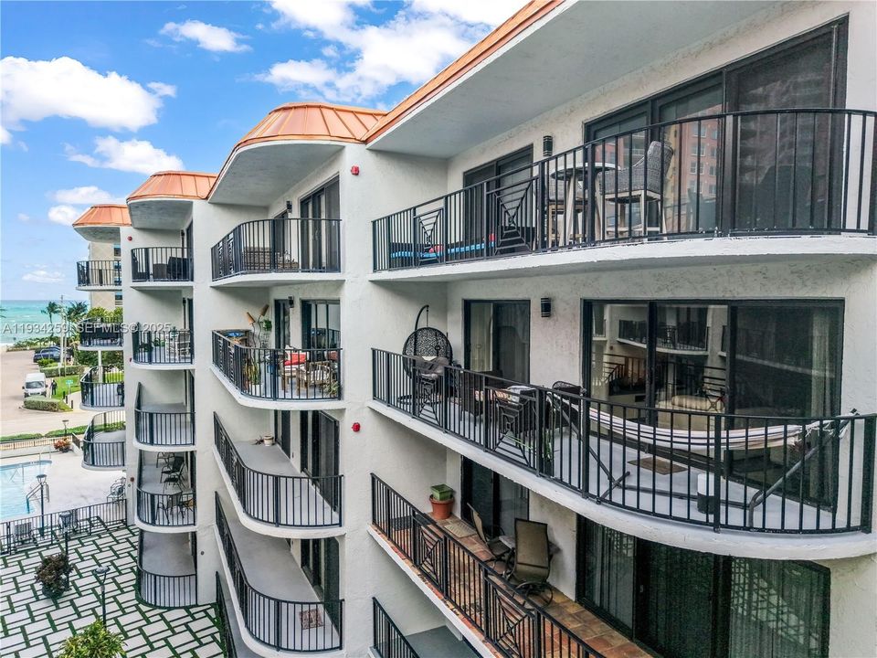 待售: $570,000 (2 贝兹, 2 浴室, 1100 平方英尺)