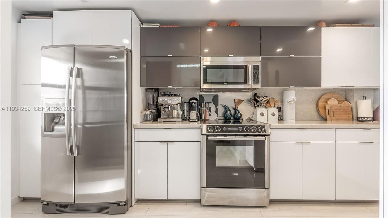 待售: $570,000 (2 贝兹, 2 浴室, 1100 平方英尺)