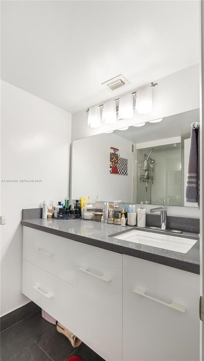 待售: $570,000 (2 贝兹, 2 浴室, 1100 平方英尺)