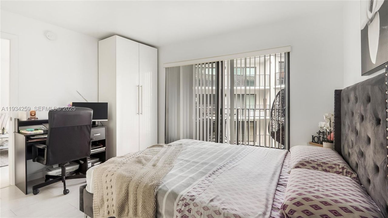 待售: $570,000 (2 贝兹, 2 浴室, 1100 平方英尺)