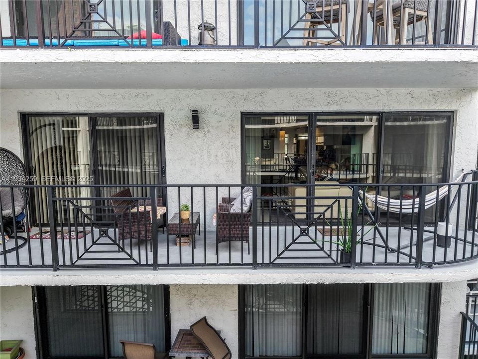 待售: $570,000 (2 贝兹, 2 浴室, 1100 平方英尺)