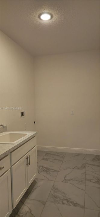 En Renta: $3,000 (4 camas, 3 baños, 3272 Pies cuadrados)