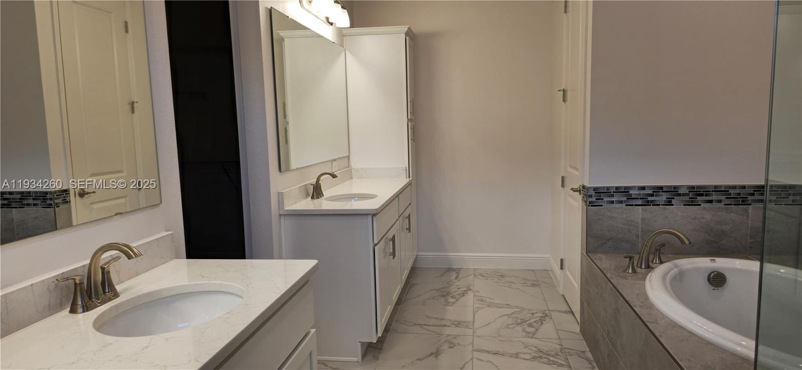 En Renta: $3,000 (4 camas, 3 baños, 3272 Pies cuadrados)