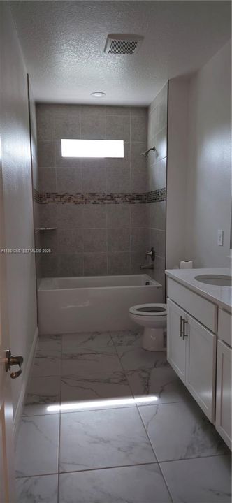 En Renta: $3,000 (4 camas, 3 baños, 3272 Pies cuadrados)