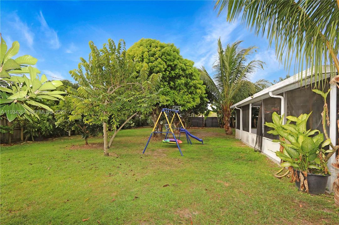 На продажу: $499,999 (3 спален, 2 ванн, 1622 Квадратных фут)