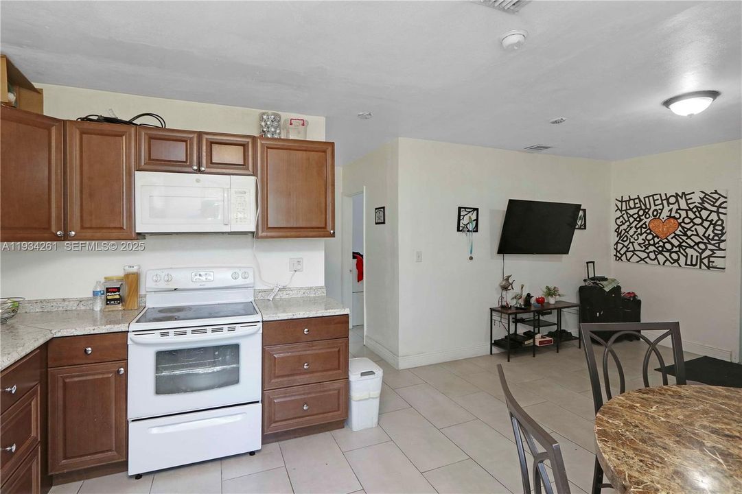 На продажу: $499,999 (3 спален, 2 ванн, 1622 Квадратных фут)