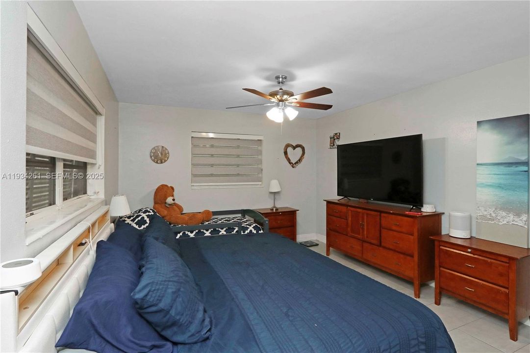 На продажу: $499,999 (3 спален, 2 ванн, 1622 Квадратных фут)