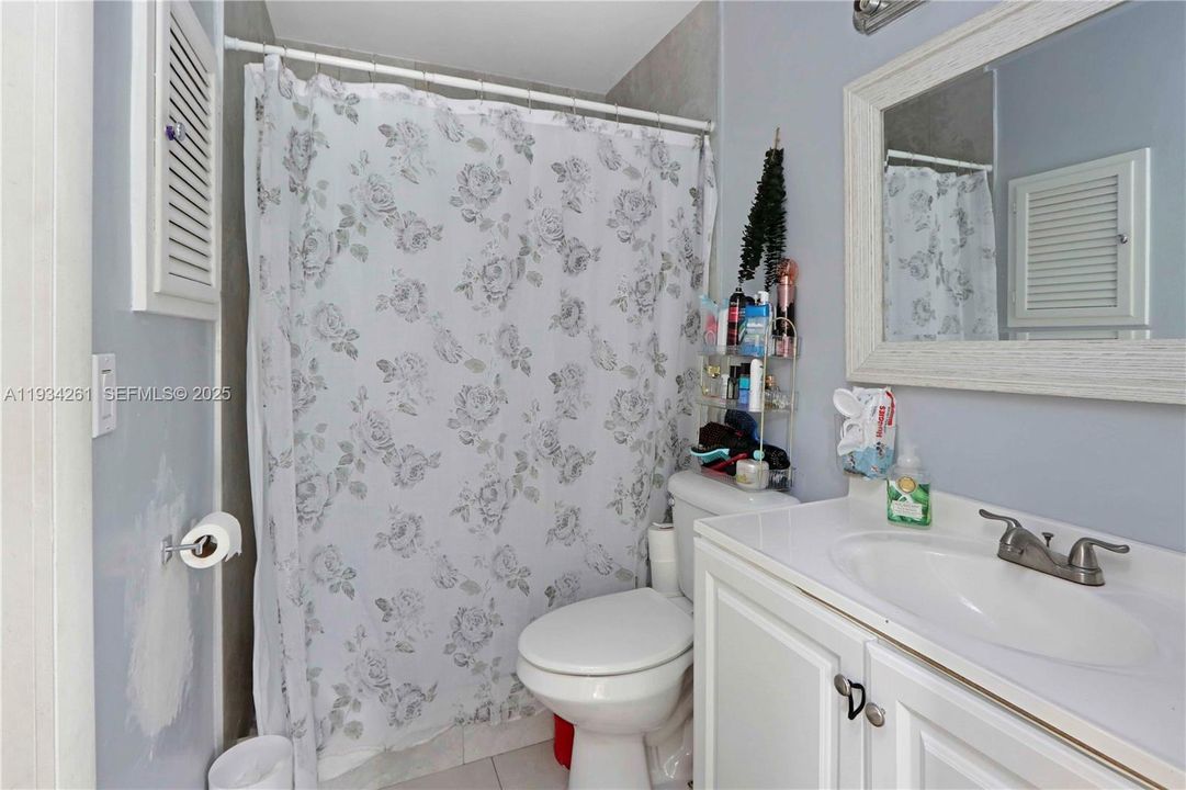 На продажу: $499,999 (3 спален, 2 ванн, 1622 Квадратных фут)