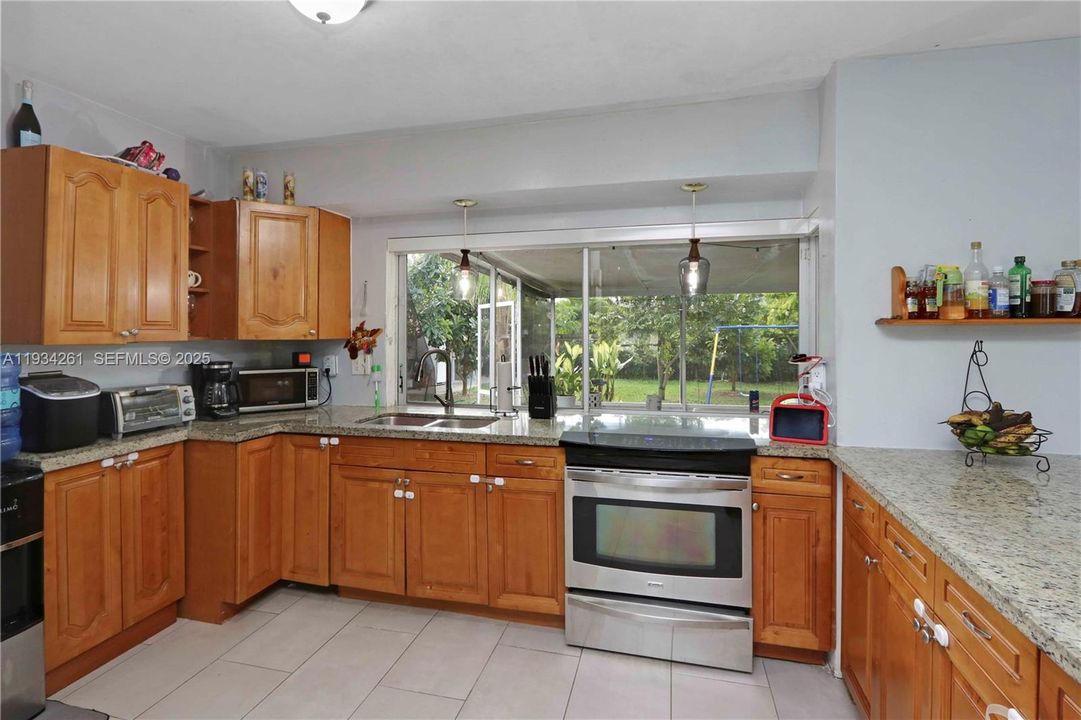 На продажу: $499,999 (3 спален, 2 ванн, 1622 Квадратных фут)