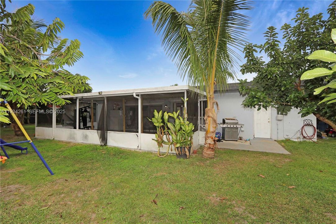 На продажу: $499,999 (3 спален, 2 ванн, 1622 Квадратных фут)