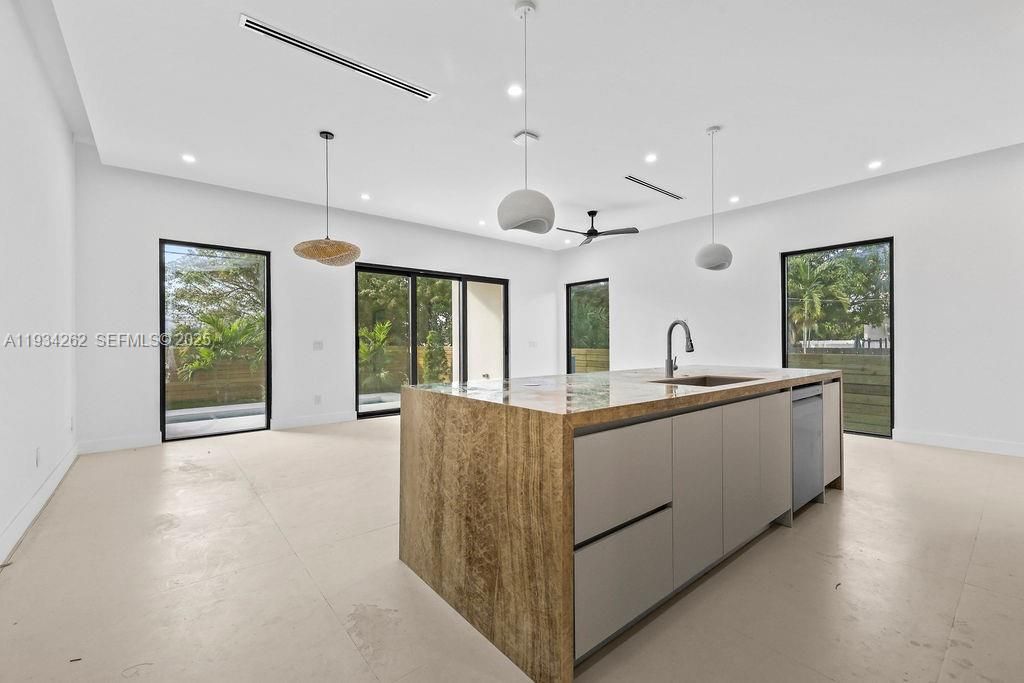 На продажу: $2,850,000 (0 спален, 0 ванн, 4992 Квадратных фут)