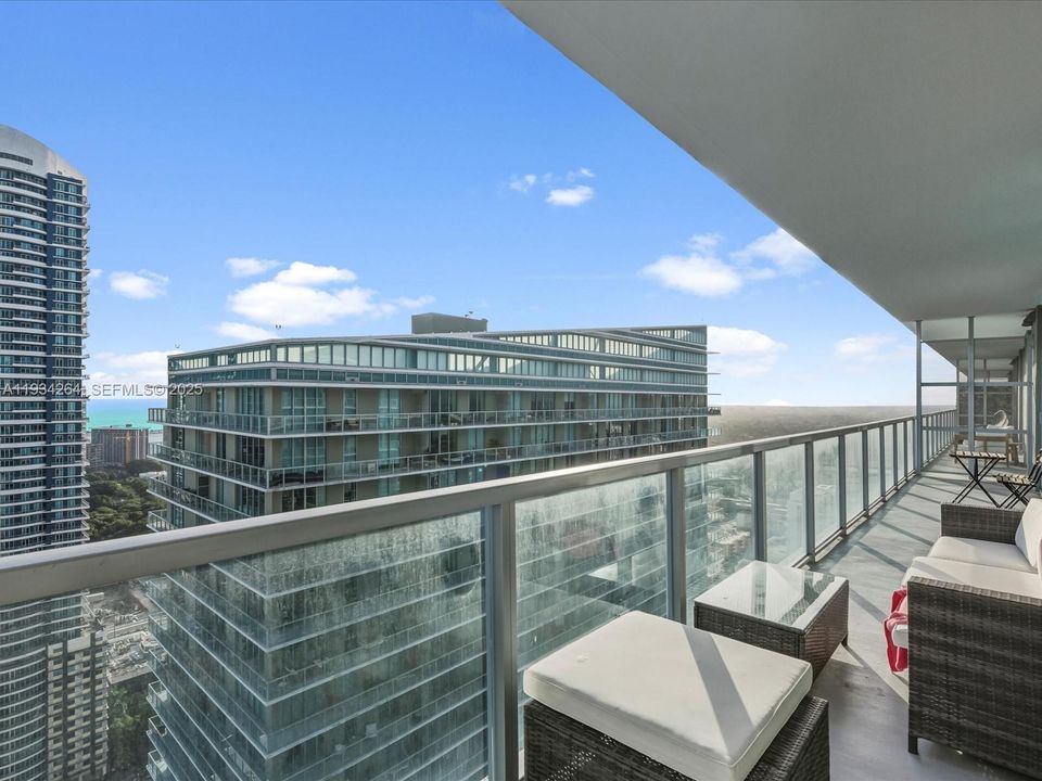 В аренду: $4,600 (2 спален, 2 ванн, 1214 Квадратных фут)