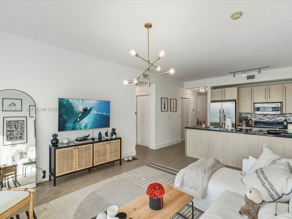 В аренду: $4,600 (2 спален, 2 ванн, 1214 Квадратных фут)