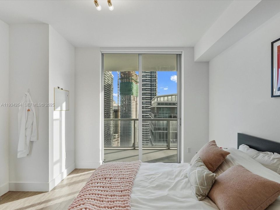 В аренду: $4,600 (2 спален, 2 ванн, 1214 Квадратных фут)