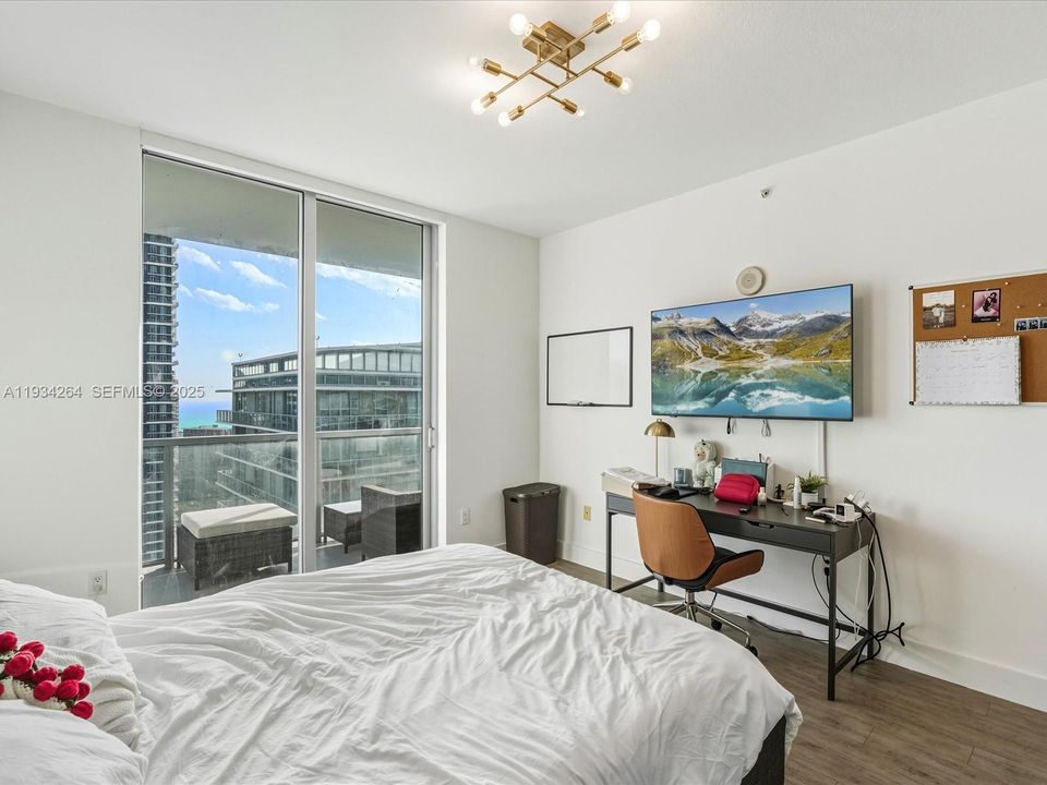 В аренду: $4,600 (2 спален, 2 ванн, 1214 Квадратных фут)