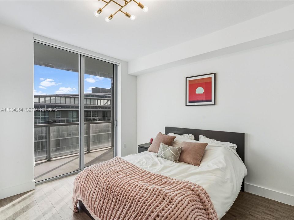 В аренду: $4,600 (2 спален, 2 ванн, 1214 Квадратных фут)