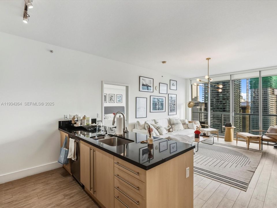 В аренду: $4,600 (2 спален, 2 ванн, 1214 Квадратных фут)