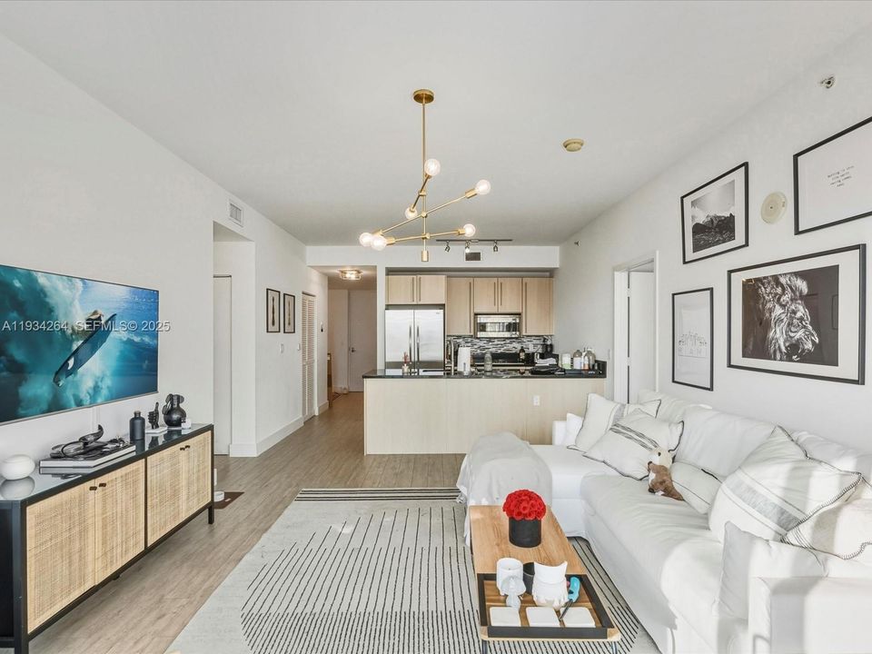 В аренду: $4,600 (2 спален, 2 ванн, 1214 Квадратных фут)