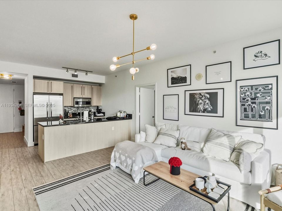 В аренду: $4,600 (2 спален, 2 ванн, 1214 Квадратных фут)