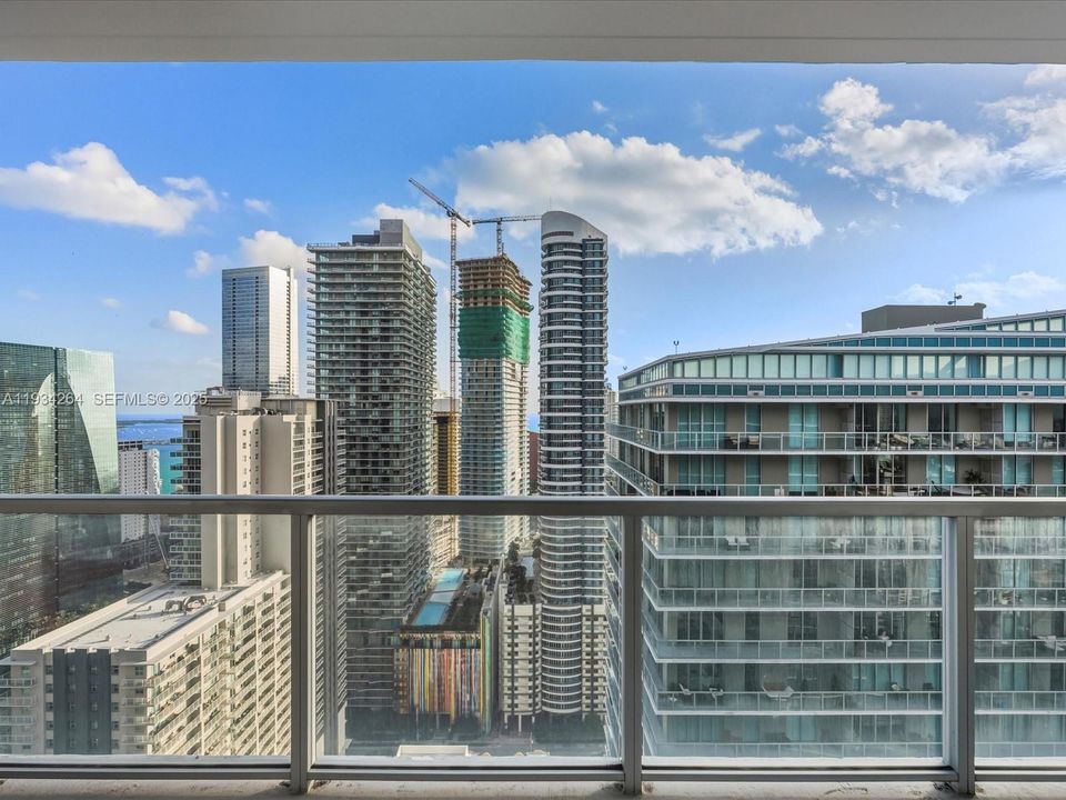 В аренду: $4,600 (2 спален, 2 ванн, 1214 Квадратных фут)