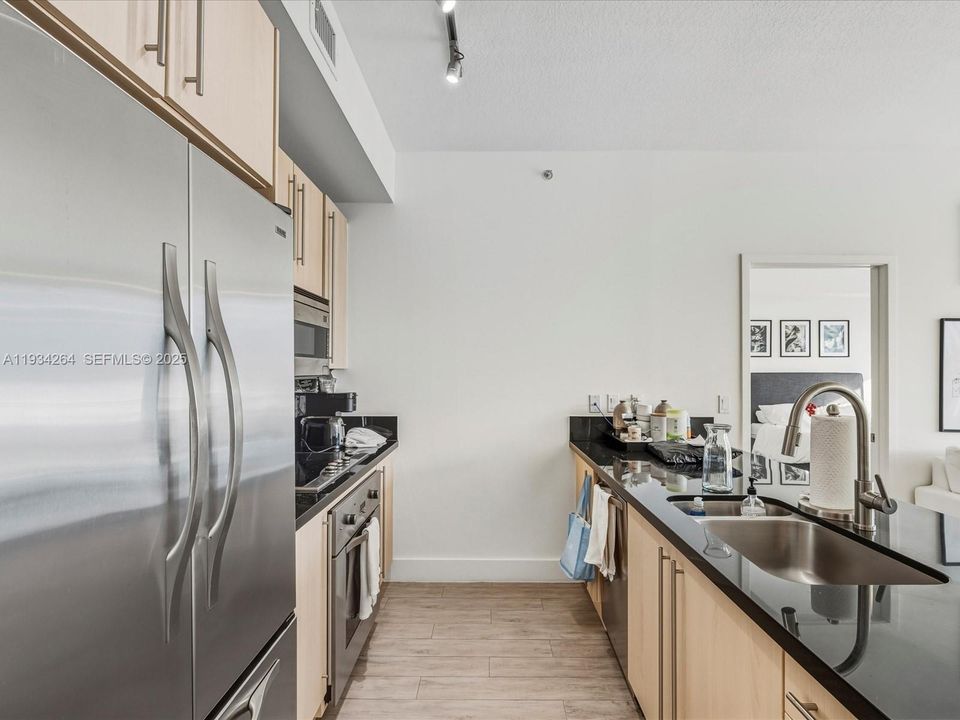 В аренду: $4,600 (2 спален, 2 ванн, 1214 Квадратных фут)