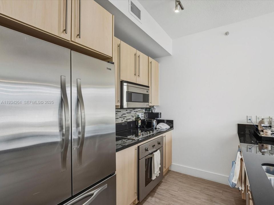 В аренду: $4,600 (2 спален, 2 ванн, 1214 Квадратных фут)