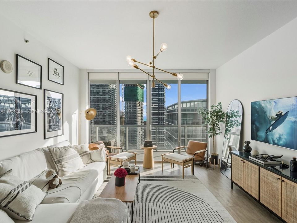 В аренду: $4,600 (2 спален, 2 ванн, 1214 Квадратных фут)