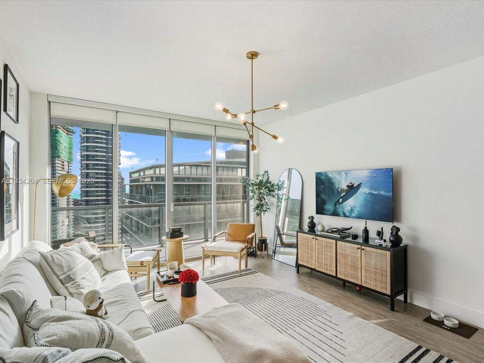 В аренду: $4,600 (2 спален, 2 ванн, 1214 Квадратных фут)