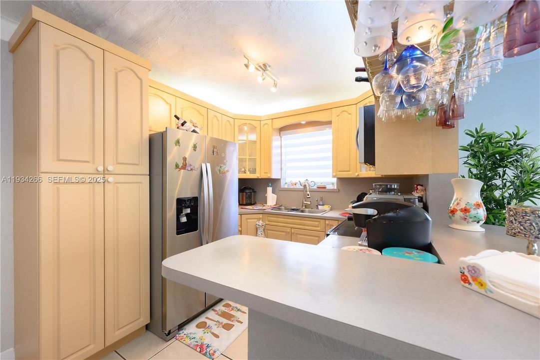 На продажу: $800,000 (4 спален, 2 ванн, 1596 Квадратных фут)