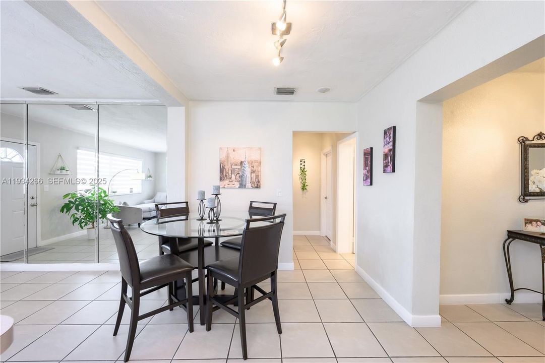 На продажу: $800,000 (4 спален, 2 ванн, 1596 Квадратных фут)