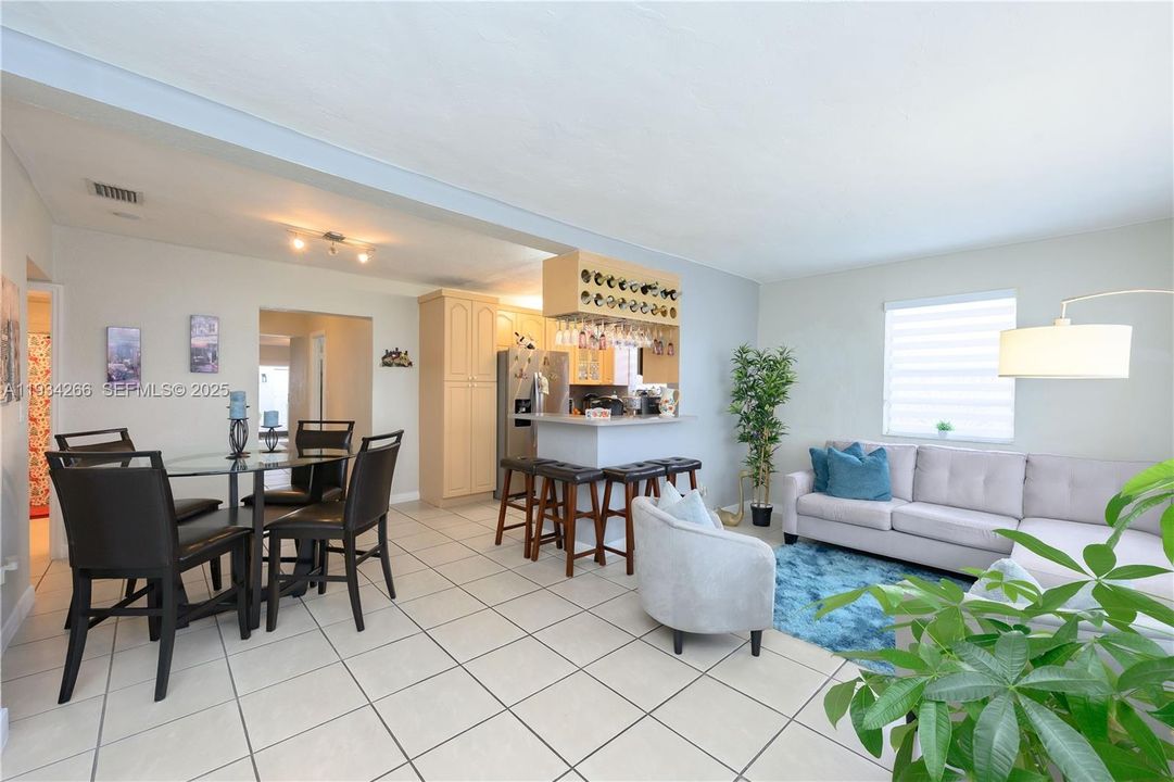 На продажу: $800,000 (4 спален, 2 ванн, 1596 Квадратных фут)