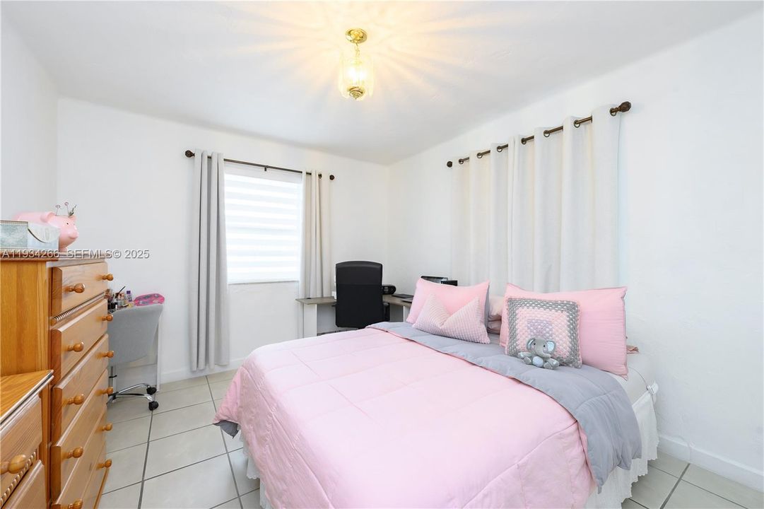 На продажу: $800,000 (4 спален, 2 ванн, 1596 Квадратных фут)