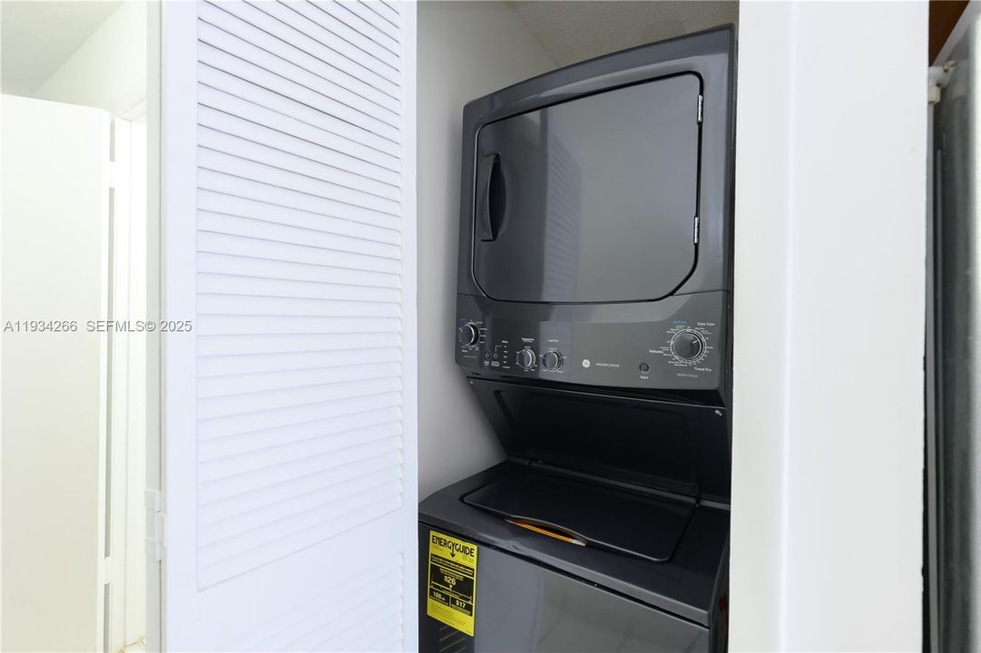 На продажу: $800,000 (4 спален, 2 ванн, 1596 Квадратных фут)