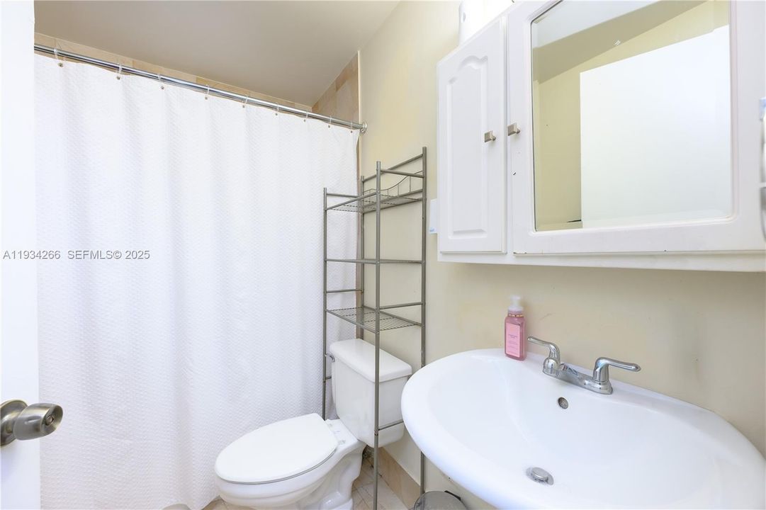 На продажу: $800,000 (4 спален, 2 ванн, 1596 Квадратных фут)