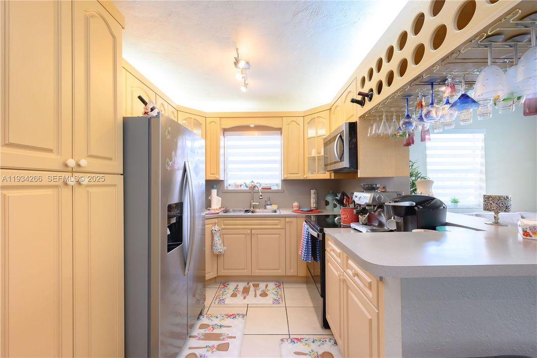 На продажу: $800,000 (4 спален, 2 ванн, 1596 Квадратных фут)