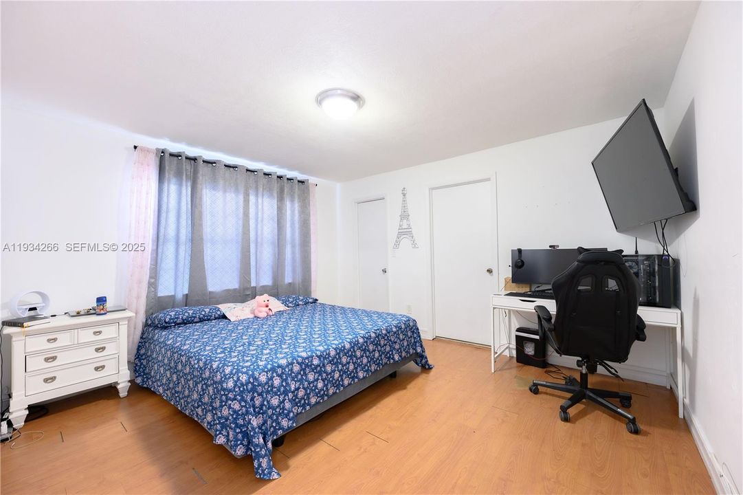 На продажу: $800,000 (4 спален, 2 ванн, 1596 Квадратных фут)