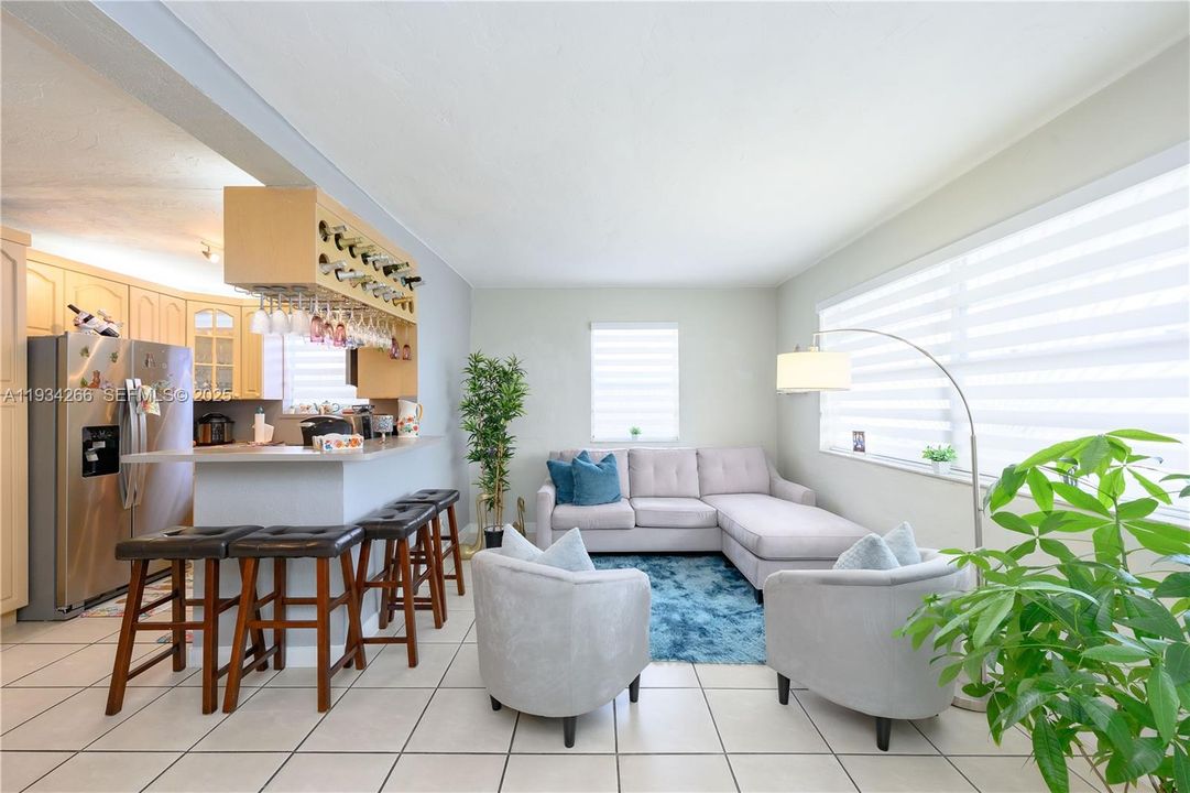 На продажу: $800,000 (4 спален, 2 ванн, 1596 Квадратных фут)